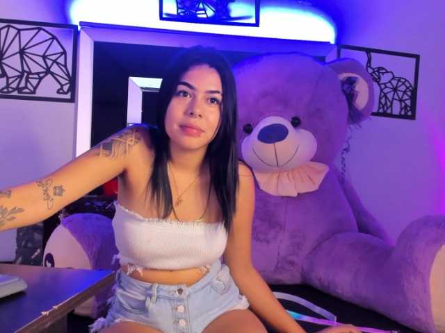 Live sex webcam photo for Emmily-Hills #273708250