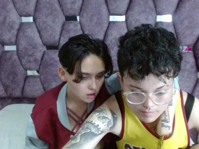 Live sex webcam photo for EmmilyAndCriis #277892080