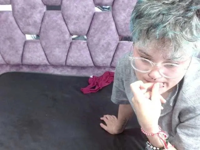 Live sex webcam photo for EmmilyAndCriis #277969105