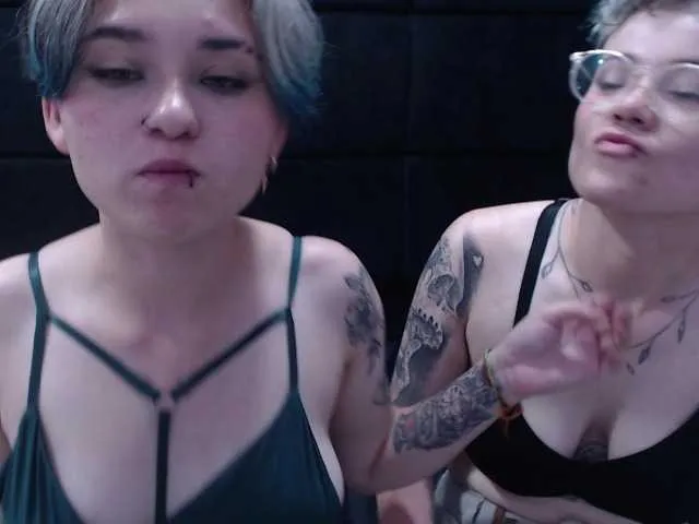 Live sex webcam photo for EmmilyAndCriis #278035454