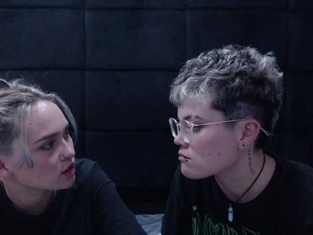 Live sex webcam photo for EmmilyAndCriis #278053353