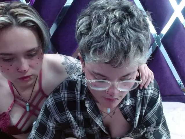 Live sex webcam photo for EmmilyAndCriis #278105202