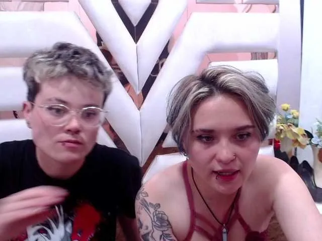 Live sex webcam photo for EmmilyAndCriis #278112331