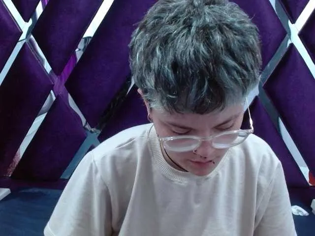 Live sex webcam photo for EmmilyAndCriis #278119230