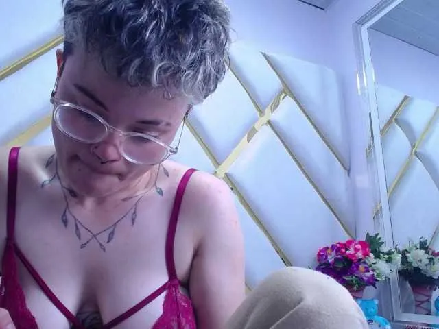 Live sex webcam photo for EmmilyAndCriis #278206711