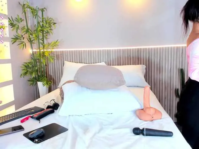 Live sex webcam photo for EmmilyCollson #291556206