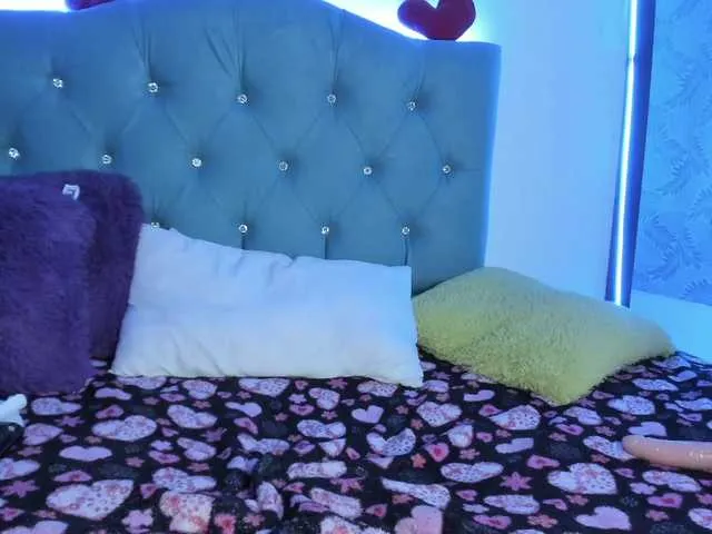 Live sex webcam photo for Emmy-dreams #275700853