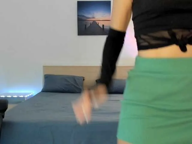 Live sex webcam photo for EmmyKrist #275486785