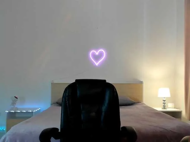 Live sex webcam photo for EmmyKrist #276905359