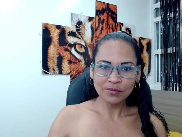 Live sex webcam photo for EmmyLatina #271923676