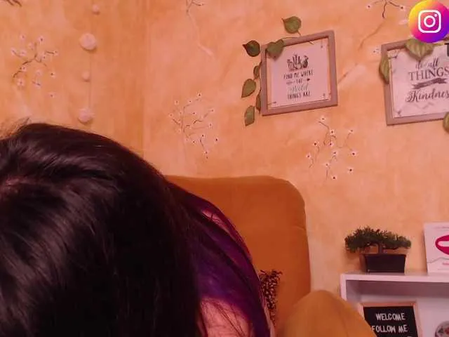 Live sex webcam photo for EmmyRuiz #274427438