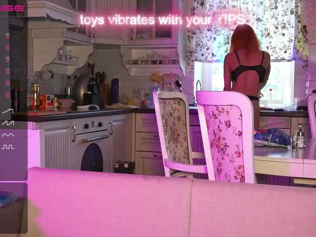 Live sex webcam photo for EmmylieMorris #275834482