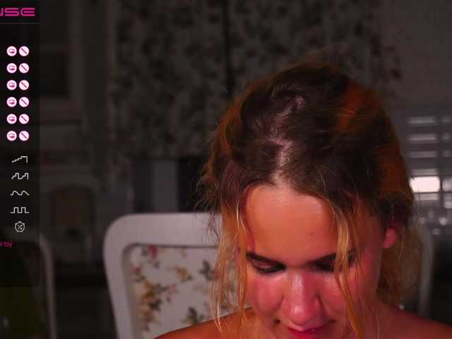 Live sex webcam photo for EmmylieMorris #276498185