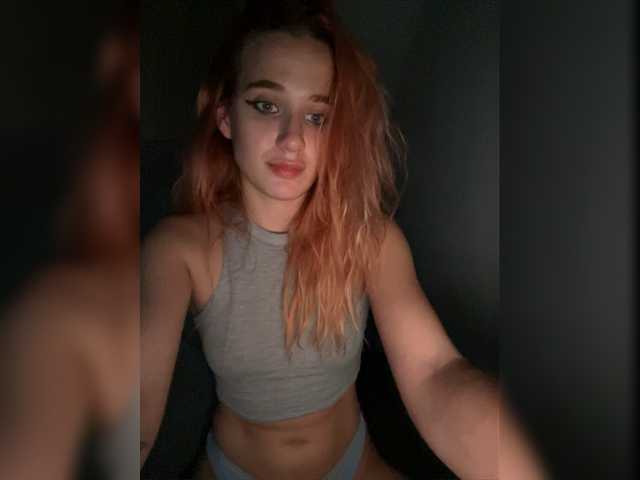 Live sex webcam photo for EmmylieMorris #277047094