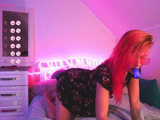 Live sex webcam photo for EmmylieMorris #277370638