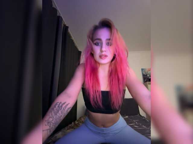 Live sex webcam photo for EmmylieMorris #277464398