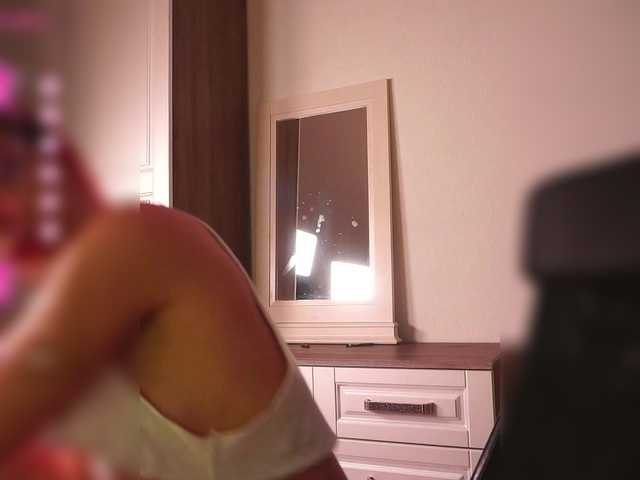 Live sex webcam photo for EmmylieMorris #277740952