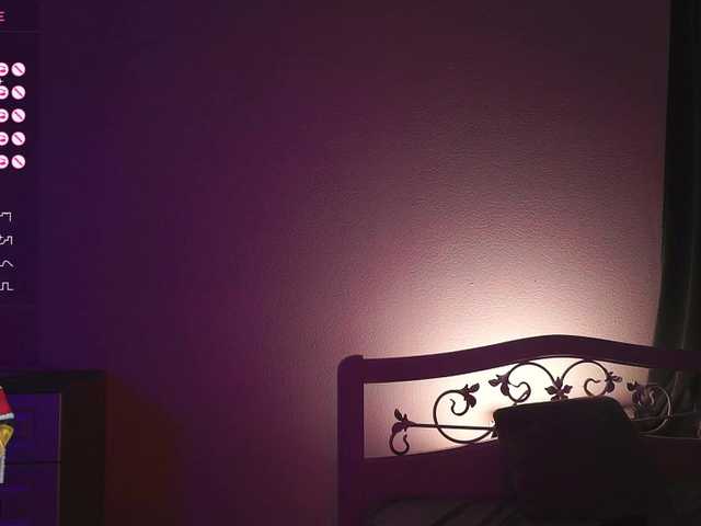 Live sex webcam photo for EmmylieMorris #277845468