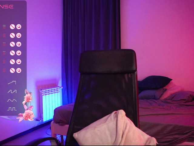 Live sex webcam photo for EmmylieMorris #289329667