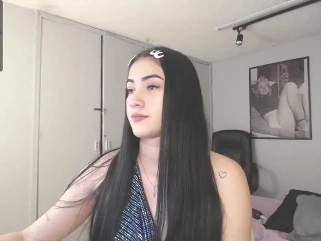 Live sex webcam photo for Emmysanderss #272326316