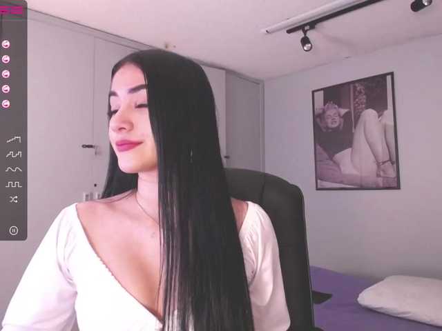 Live sex webcam photo for Emmysanderss #272652331