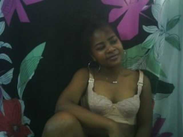 Live sex webcam photo for Emnatie #272743303