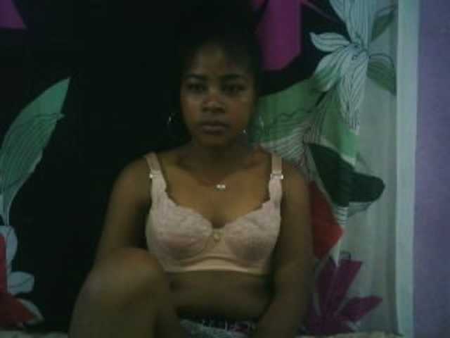 Live sex webcam photo for Emnatie #272746139