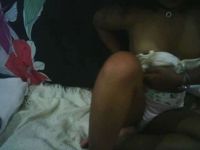 Live sex webcam photo for Emnatie #272764331