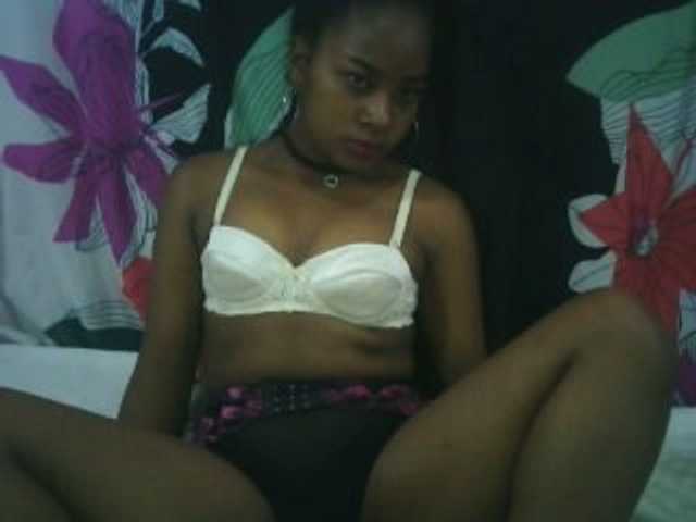 Live sex webcam photo for Emnatie #272766674