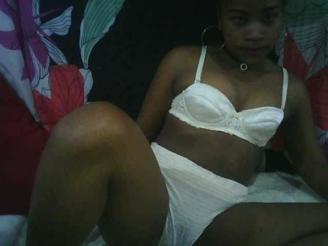 Live sex webcam photo for Emnatie #272769269