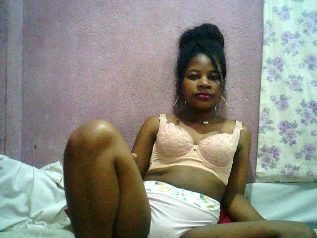 Live sex webcam photo for Emnatie #272792658