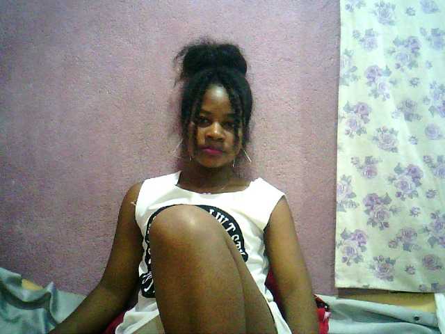 Live sex webcam photo for Emnatie #272804540