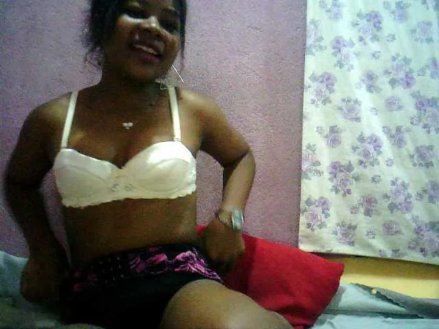 Live sex webcam photo for Emnatie #272809379