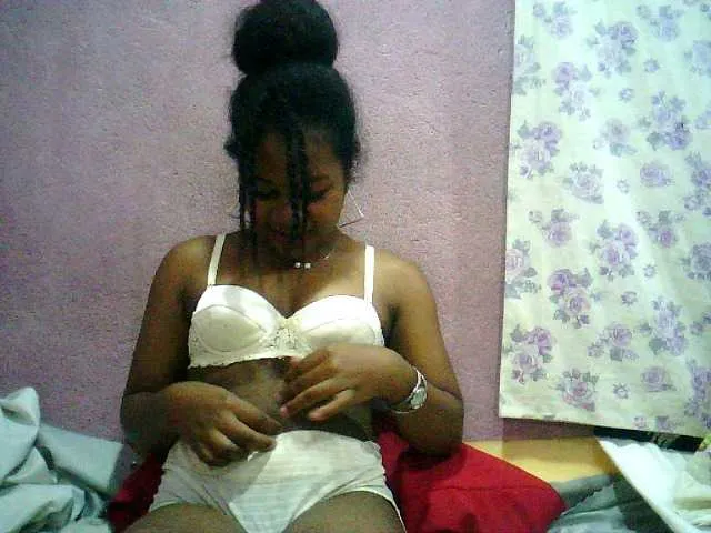 Live sex webcam photo for Emnatie #272811331