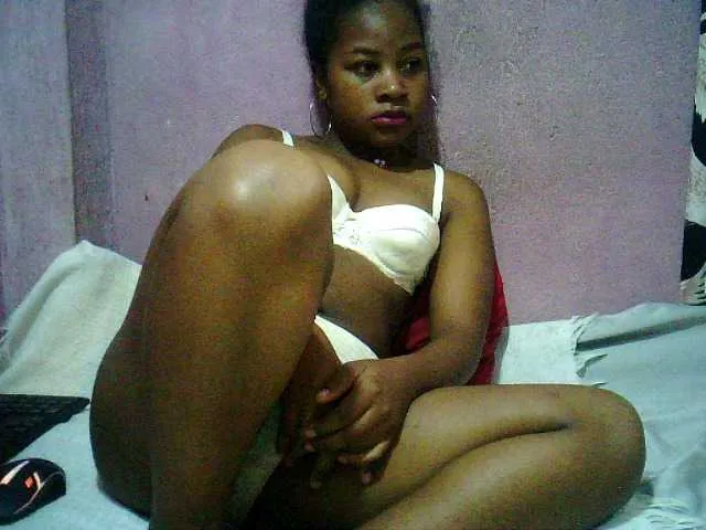 Live sex webcam photo for Emnatie #272862111