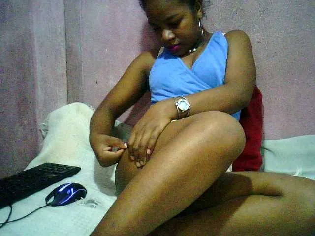 Live sex webcam photo for Emnatie #272864155