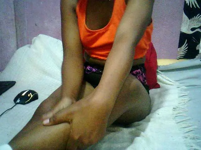 Live sex webcam photo for Emnatie #272921695