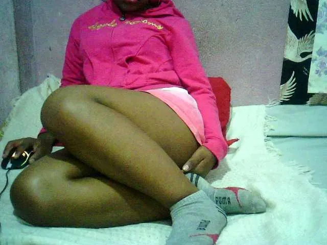 Live sex webcam photo for Emnatie #272940094