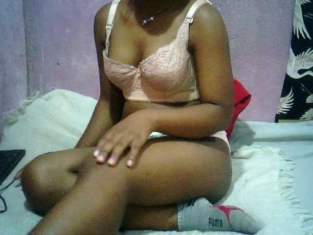 Live sex webcam photo for Emnatie #272950609