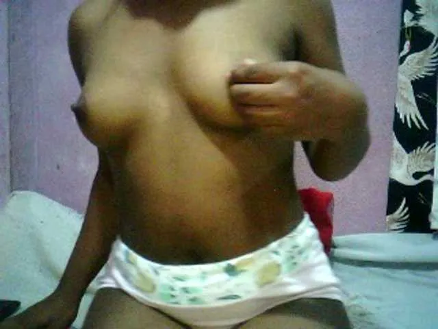 Live sex webcam photo for Emnatie #272968797