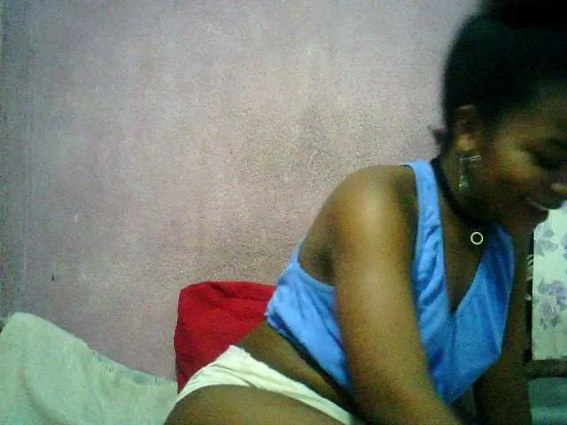 Live sex webcam photo for Emnatie #272982671