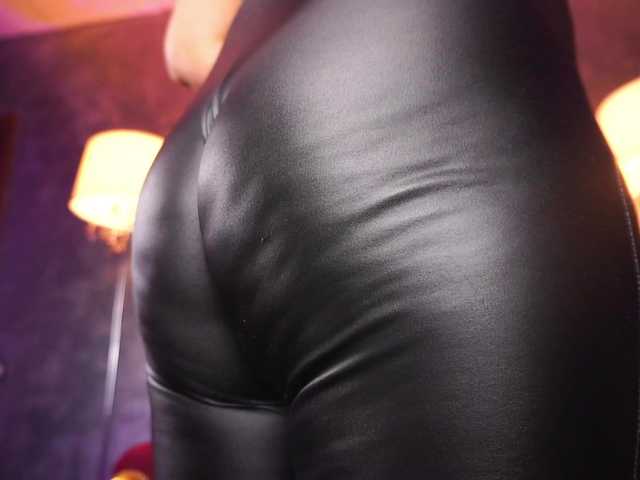 Live sex webcam photo for EmpressDesire #290328919