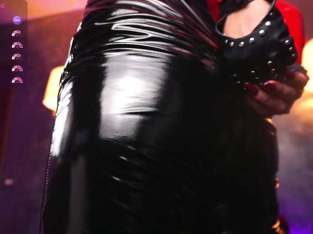 Live sex webcam photo for EmpressDesire #290345492