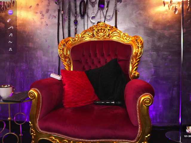 Live sex webcam photo for EmpressDesire #290391840