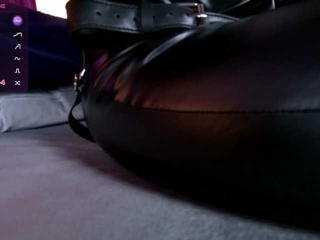 Live sex webcam photo for EmpressDesire #291999787