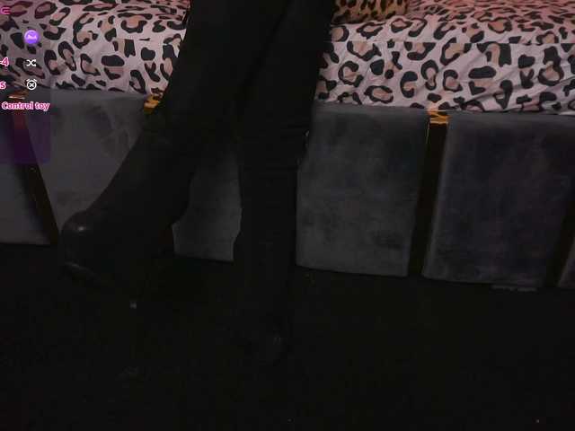 Live sex webcam photo for EmpressDesire #292327184