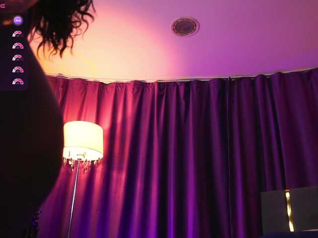 Live sex webcam photo for EmpressDesire #292428104