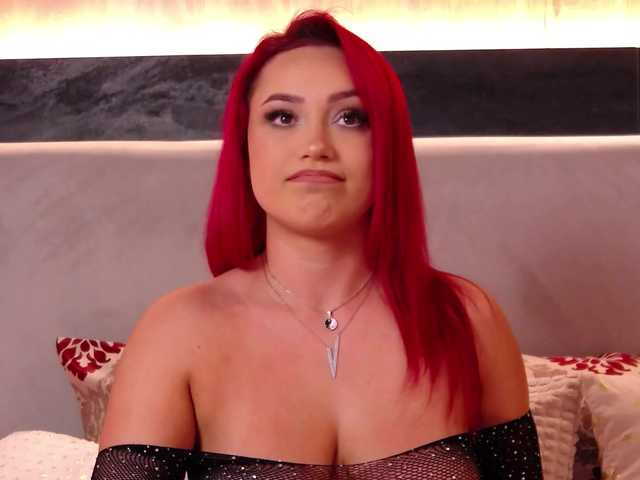 Live sex webcam photo for EmyHillton #278245184