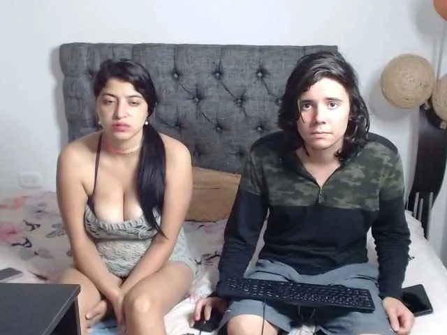 Live sex webcam photo for Emyandjackie #272089288
