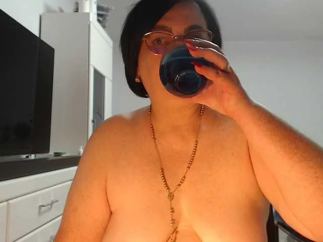 Live sex webcam photo for Emyllywhite #294118549